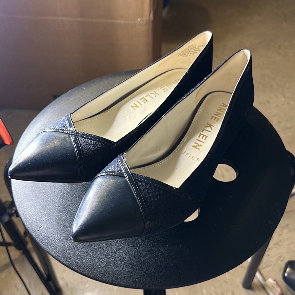 Shoes - Picture 4 of 4
